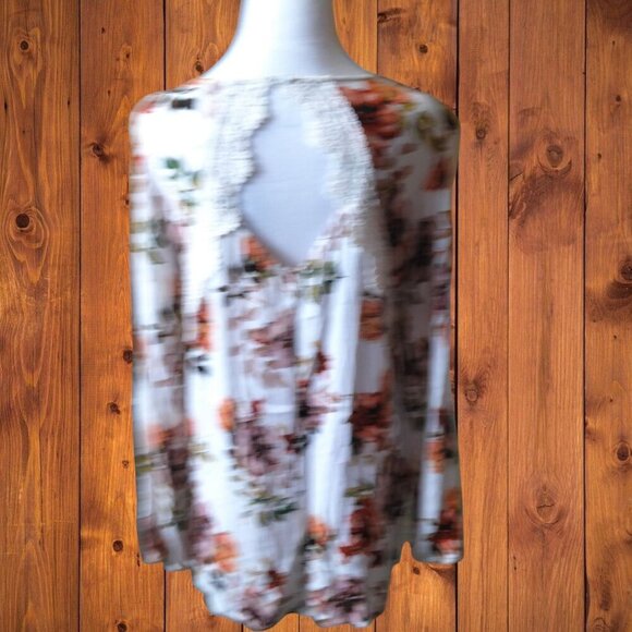 Staccato Women's Large Long Sleeve Floral Blouse with Crochet Lace Back Accents - Picture 7 of 7